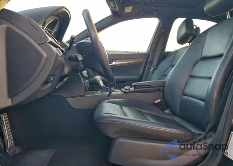 2009 Mercedes-Benz C 350 z USA, uszkodzony, nr VIN WDDGF56X69R041245